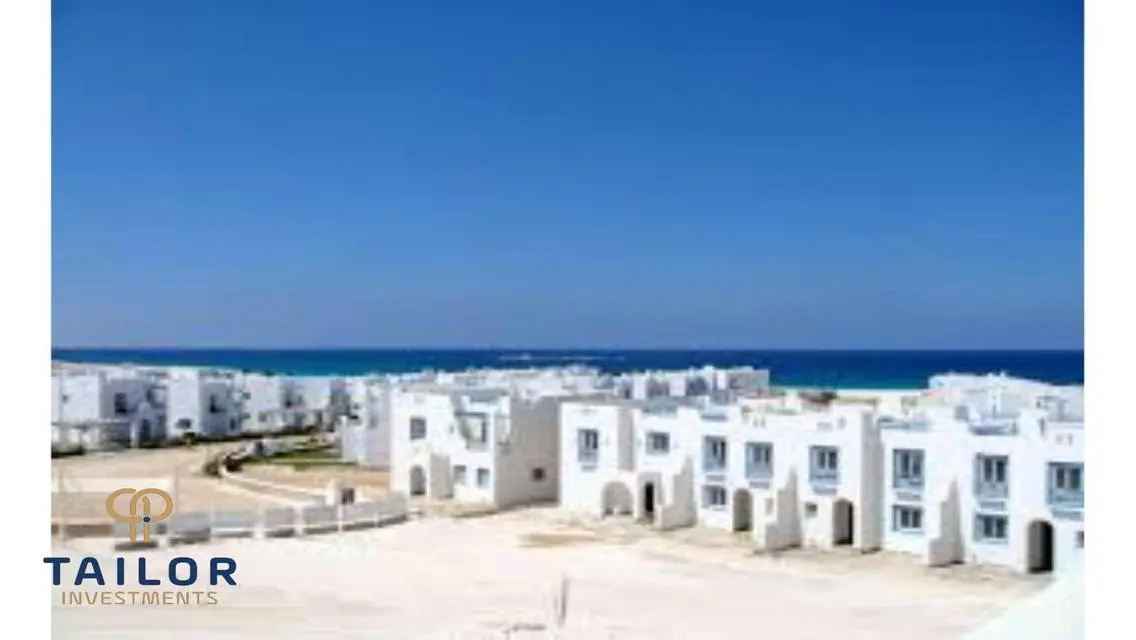 شاليه للبيع ماونتن فيوRAS EL HEKMA علي حمام سباحه