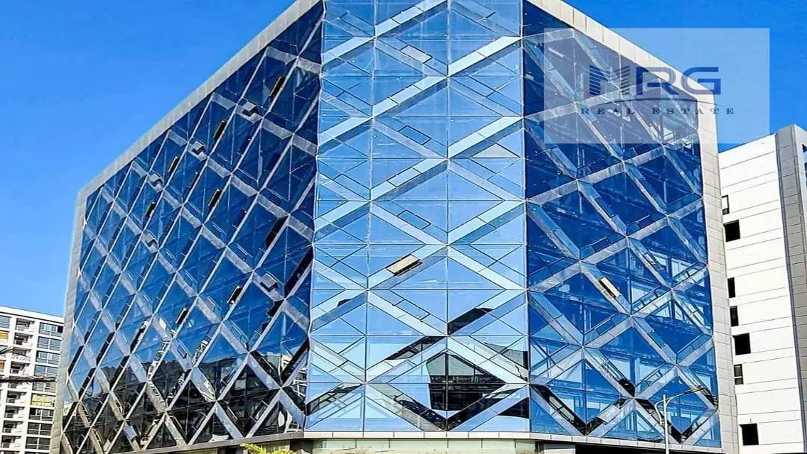 استثمار وسكن مضمون شقة 185م في وان قطامية فرصه