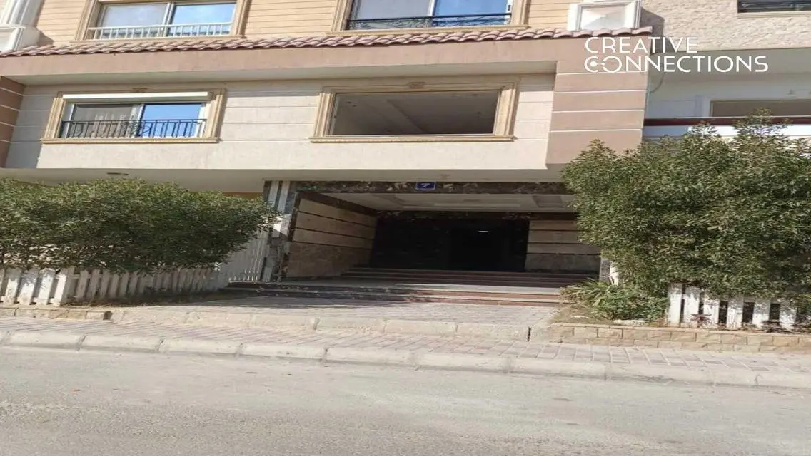 شقة لقطة 203 متر للبيع بكمبوند جاردينيا العبور 1