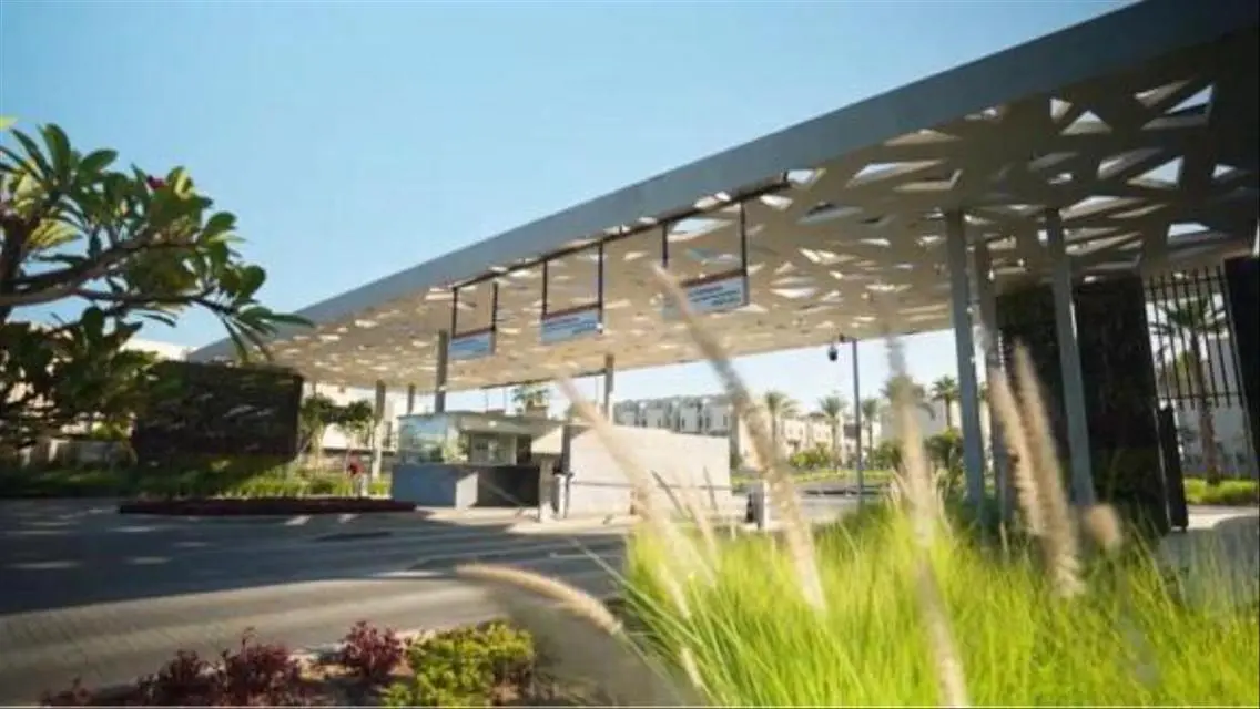 للبيع شقه مشطبة 180م موقع متميز Compound Al Burouj
