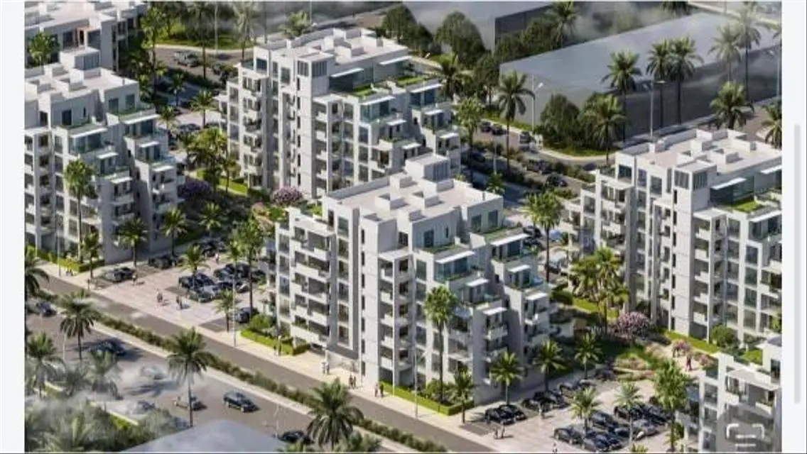 للبيع شقه مشطبة 180م موقع متميز Compound Al Burouj