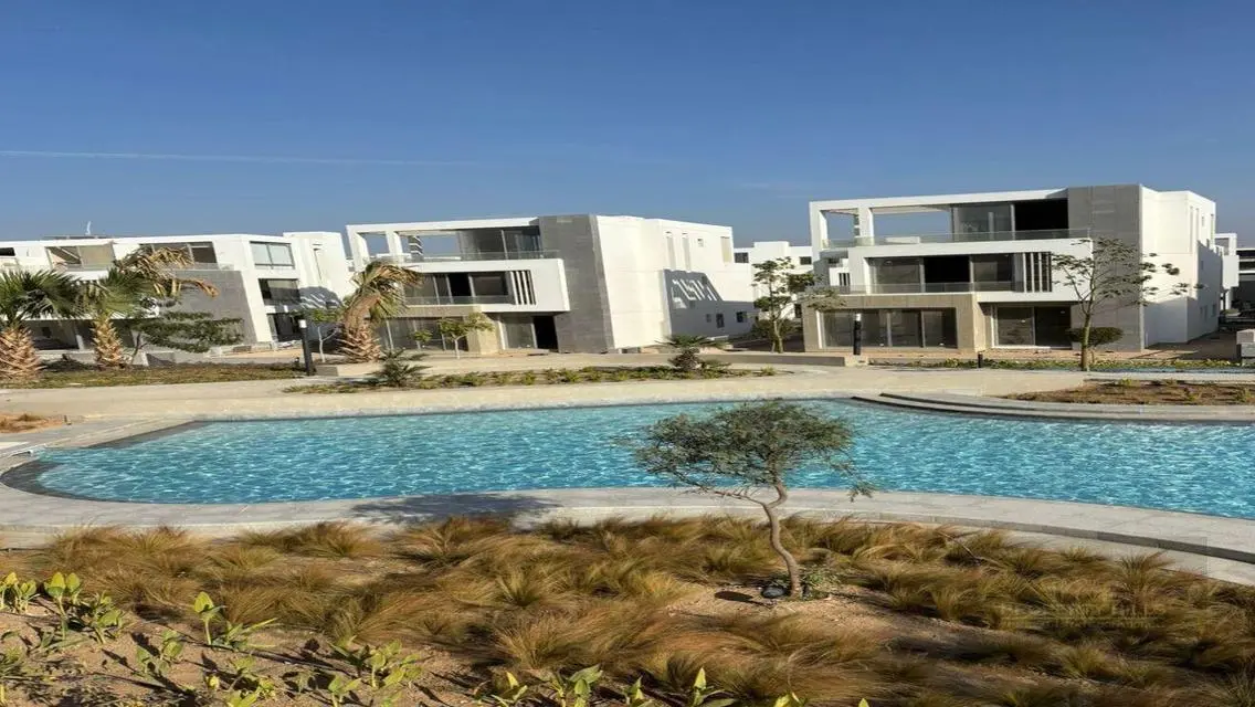 Luxury Apartment with Stunning Lake View