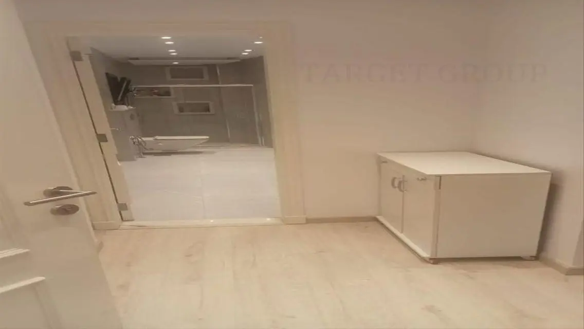 Semi-furnished duplex, ultra modern, first residen