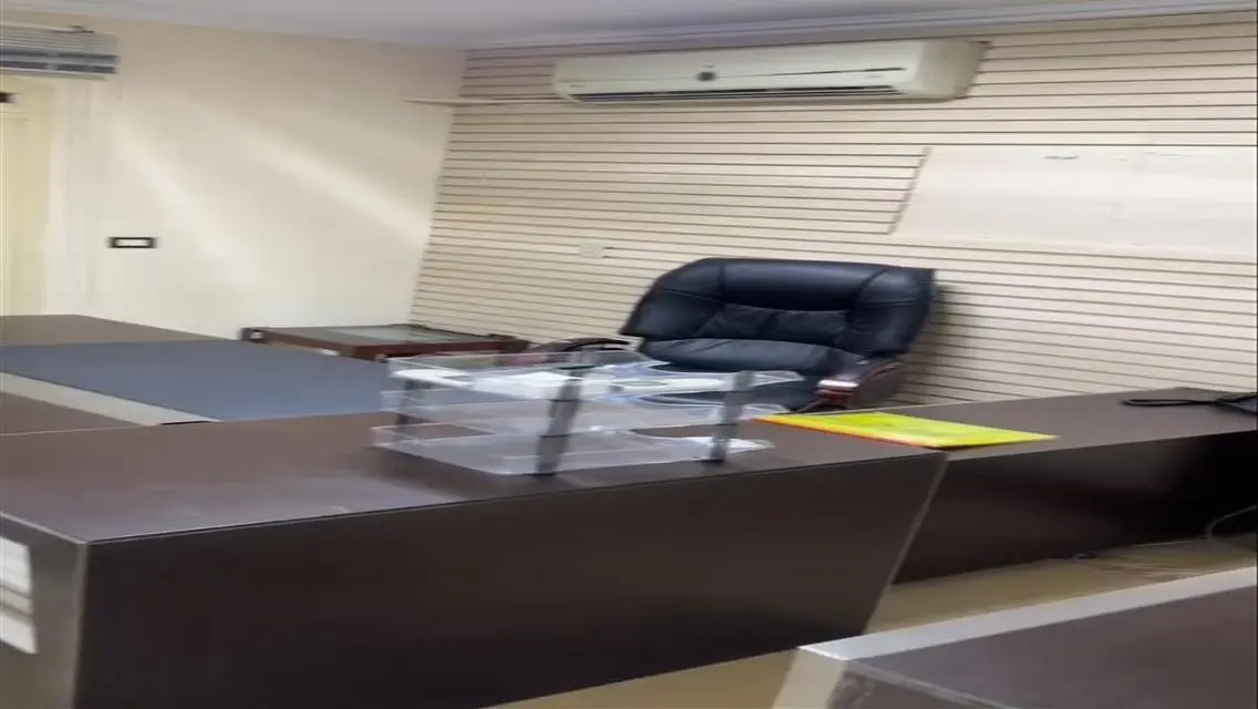 مكتب مفروش للايجار ٢٤٠ م شارع الخليفة المأمون