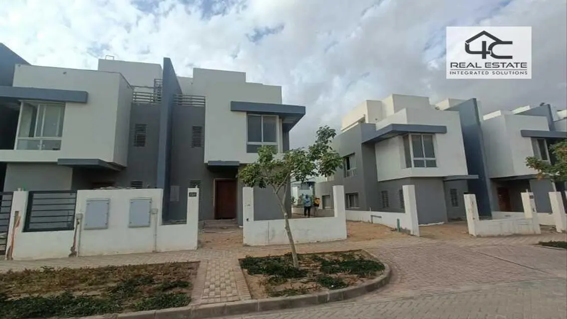 Twin House 255m prime location resale in Hyde Park