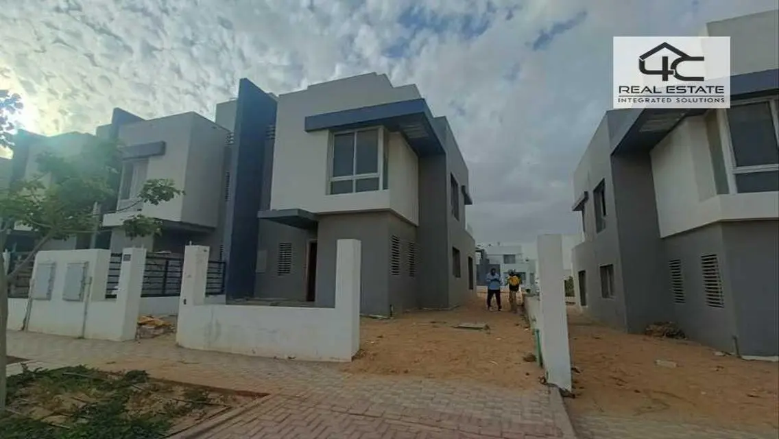 Twin House 255m prime location resale in Hyde Park