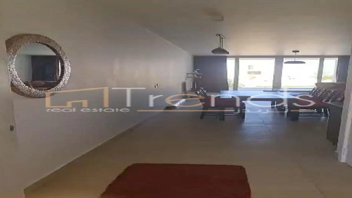شاليه متشطب جاهز للاستلام يطل علي حمام السباحه