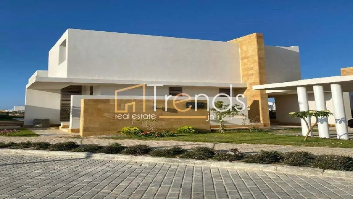 Fully Furnished with kitchen and A/Cs 1st Row Lake