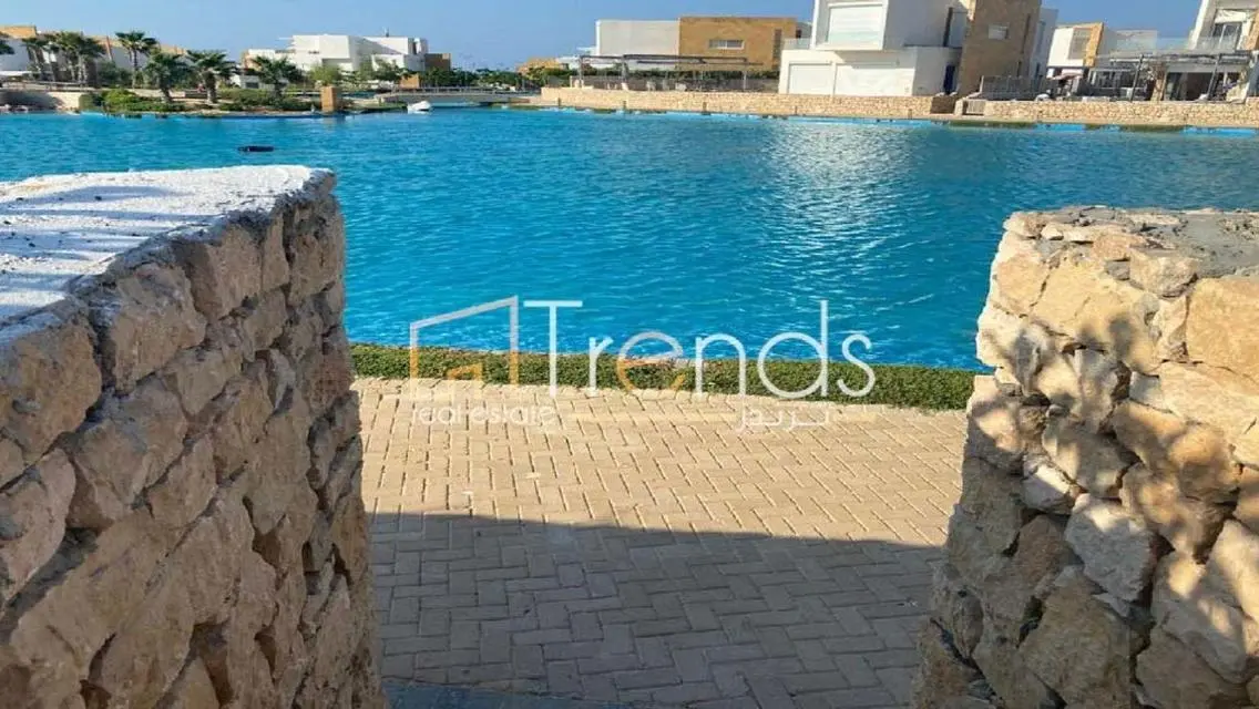 Fully Furnished with kitchen and A/Cs 1st Row Lake