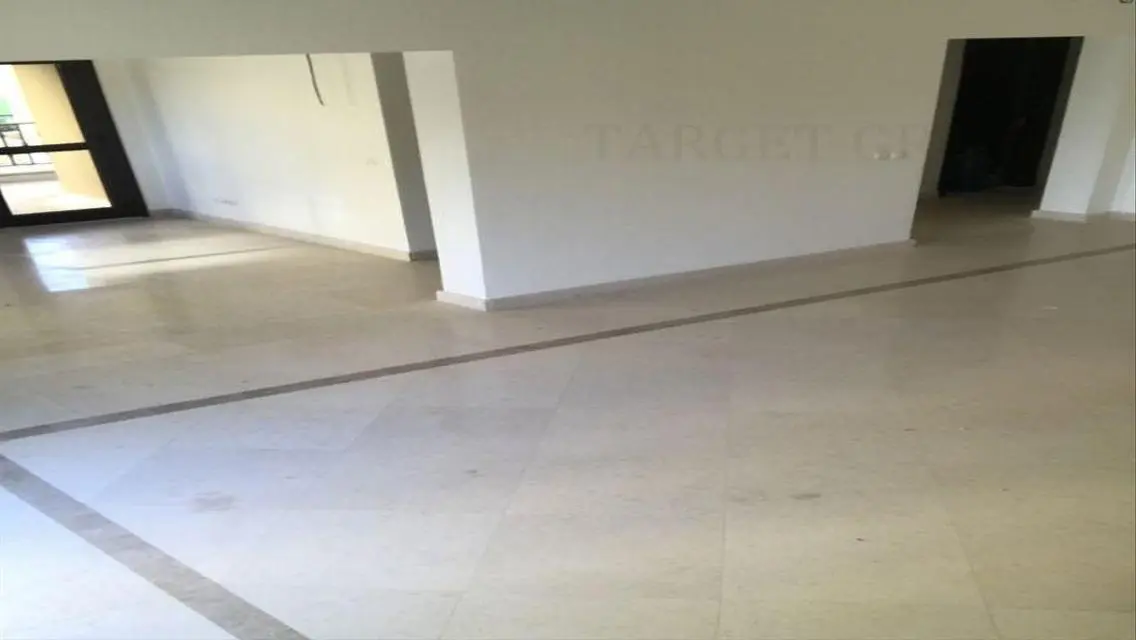 شقه في ميفيدا جاردنز  بالمطبخ والتكيفات