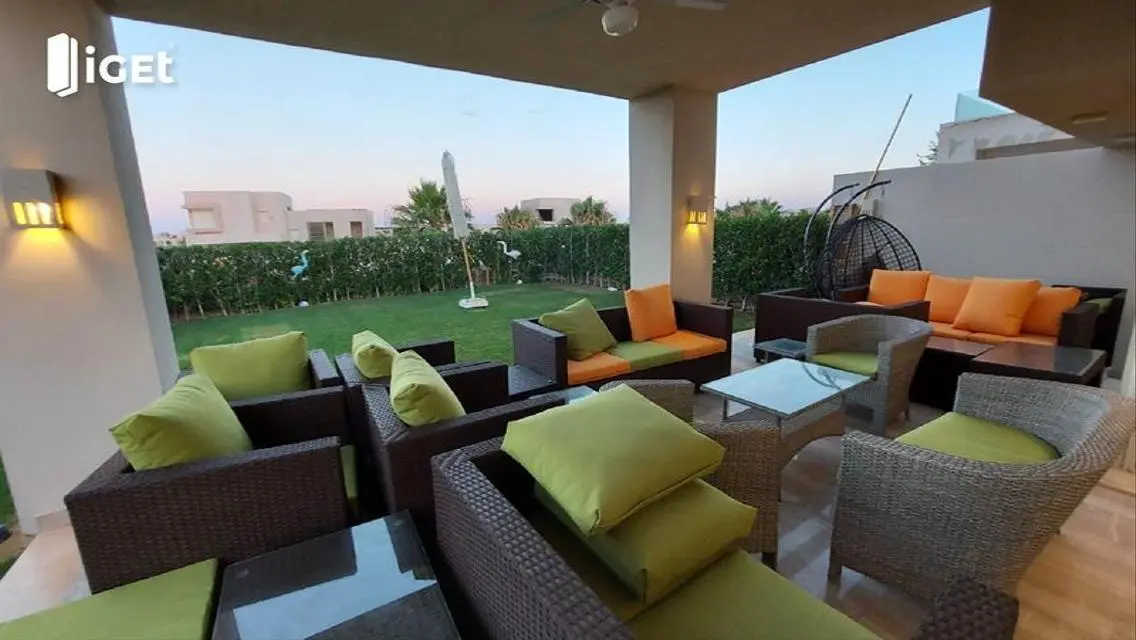 Villa with garden for rent ain Hacienda Bay