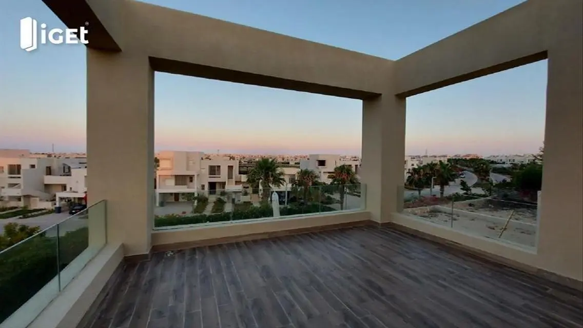 Villa with garden for rent ain Hacienda Bay
