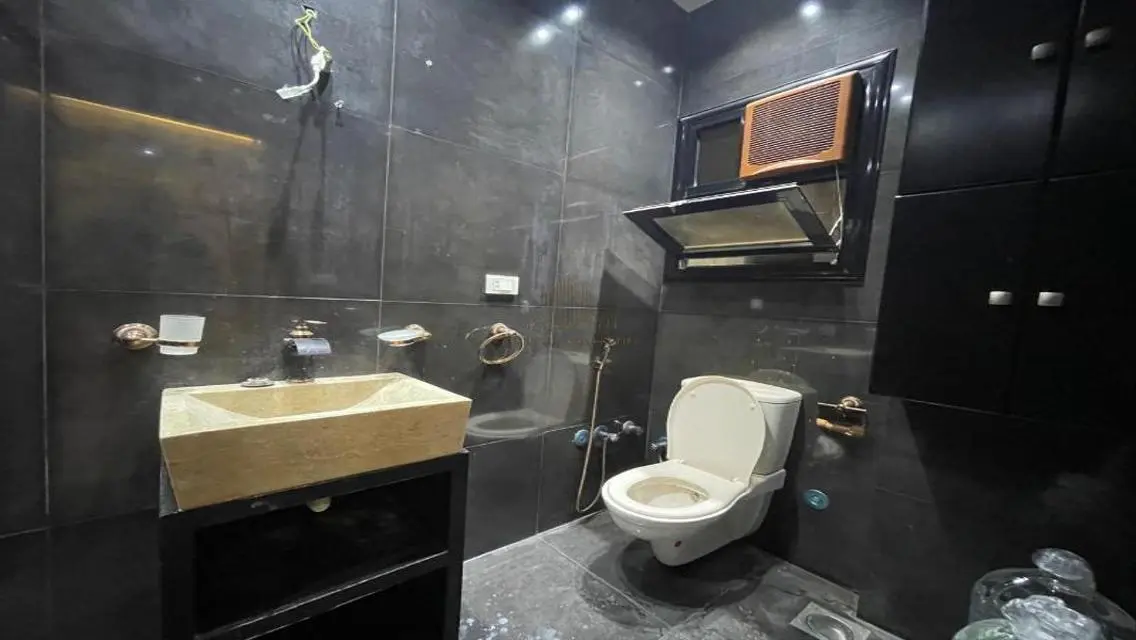 Ready to move, 2 minute from agora mall