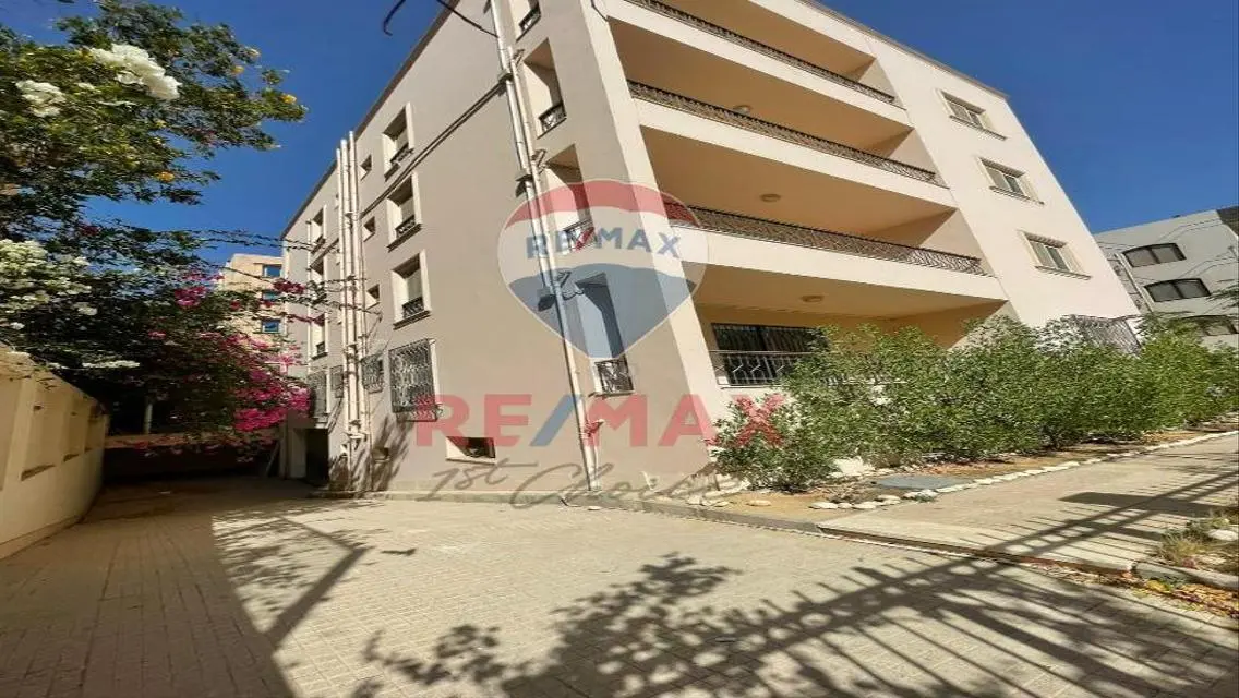 فرصة للبيع مبني كامل دقائق من الجامعة الامريكية