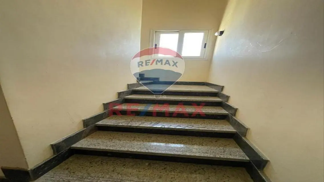 فرصة للبيع مبني كامل دقائق من الجامعة الامريكية