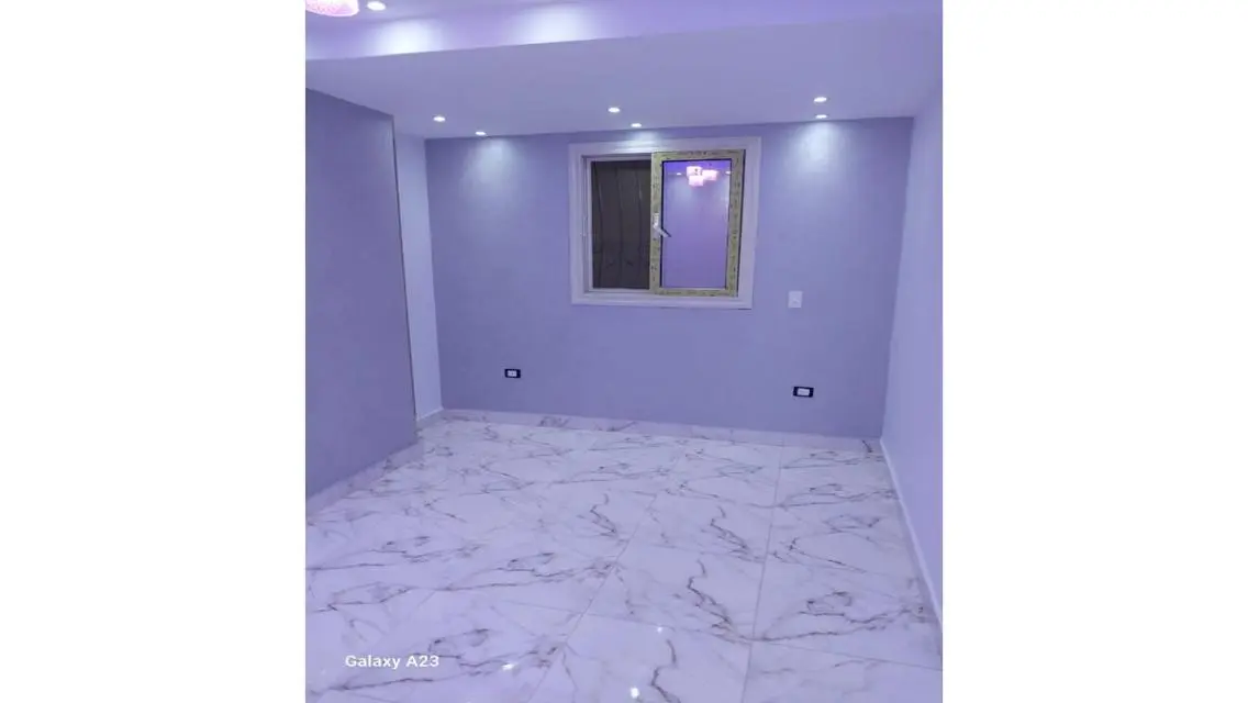 شقه وجهه ارضي  مأمنه حديد كلها  مدخل خاص 
