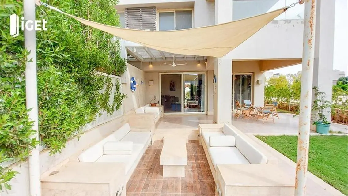 ground Chalet for rent in hacienda bay with garden