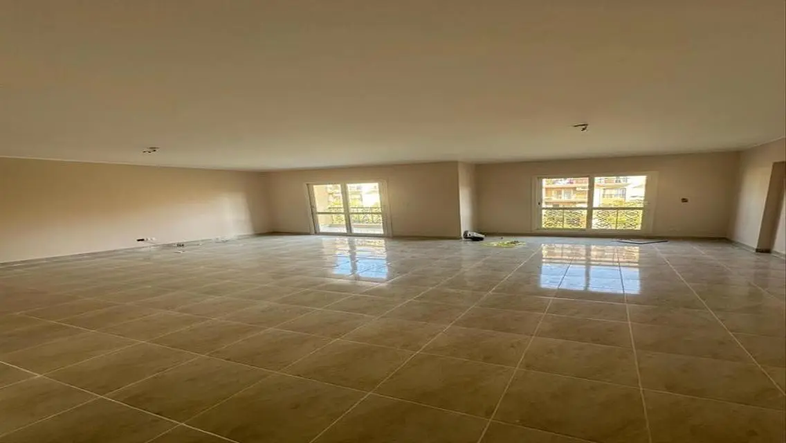 For rent, a first-class apartment in the seventh p