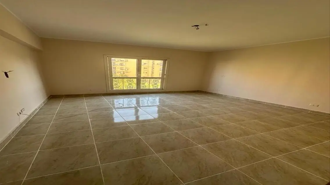 For rent, a first-class apartment in the seventh p