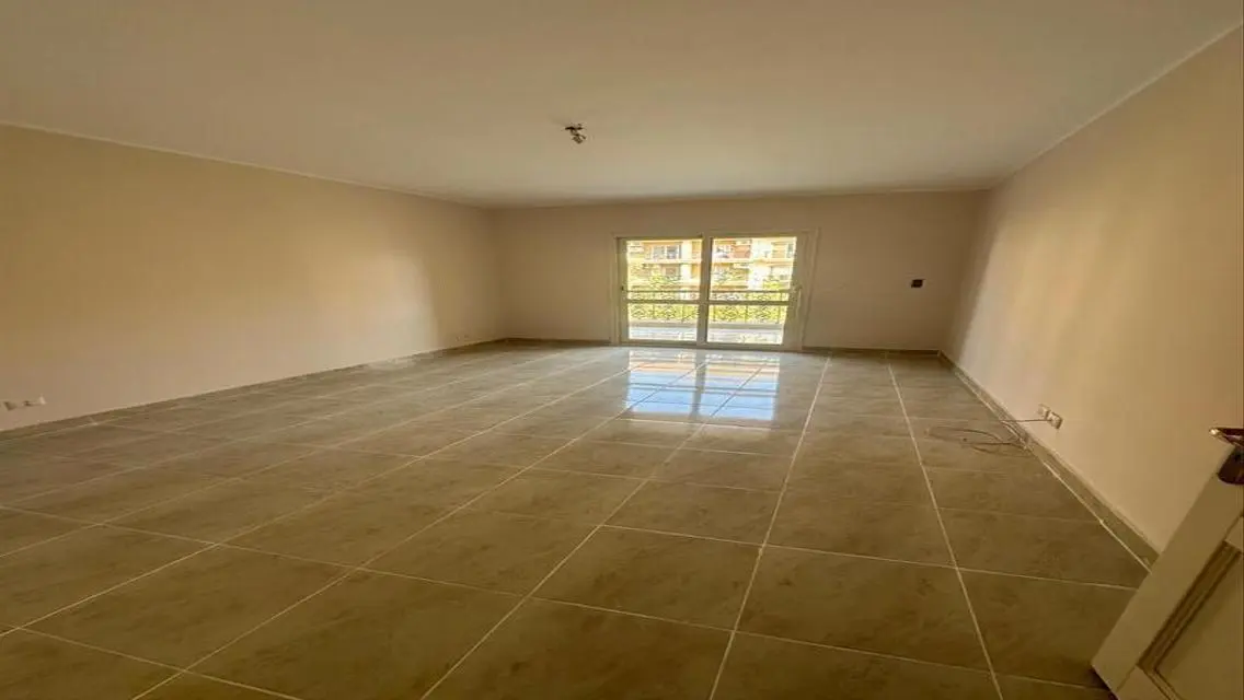 For rent, a first-class apartment in the seventh p