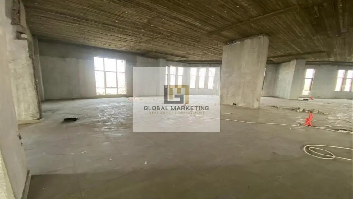 مunit جديد بمساحة 3000 متر متاحة للإيجار