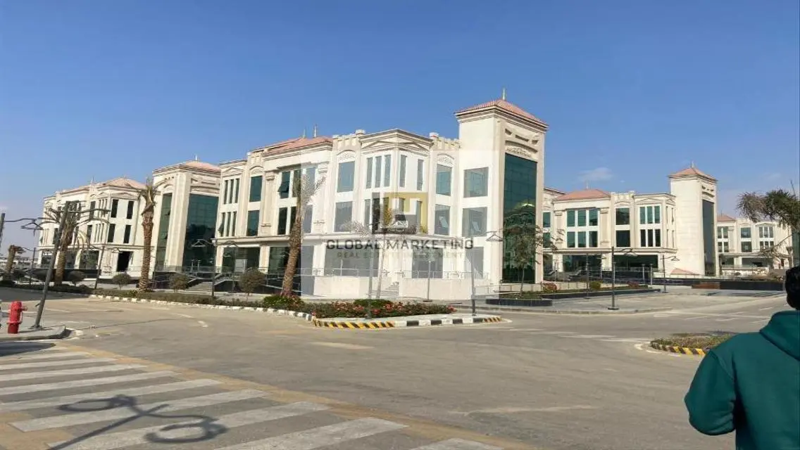 مunit جديد بمساحة 3000 متر متاحة للإيجار
