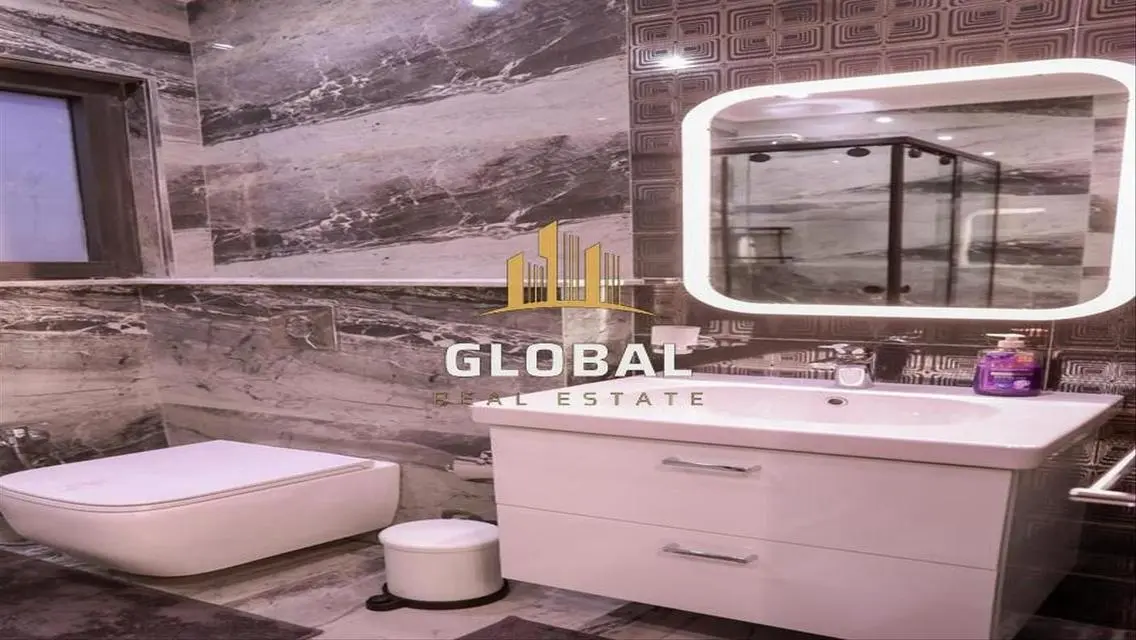Stunning Lakeview Apartment for Sale at an Attractive Price