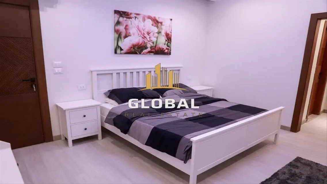 Stunning Lakeview Apartment for Sale at an Attractive Price
