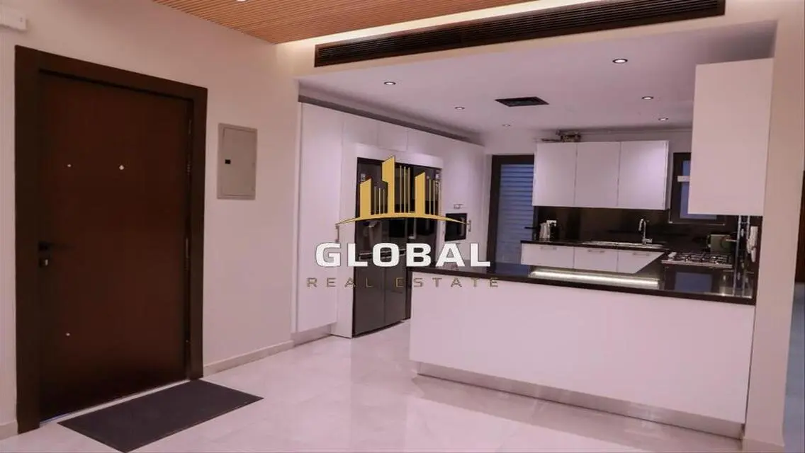 Stunning Lakeview Apartment for Sale at an Attractive Price