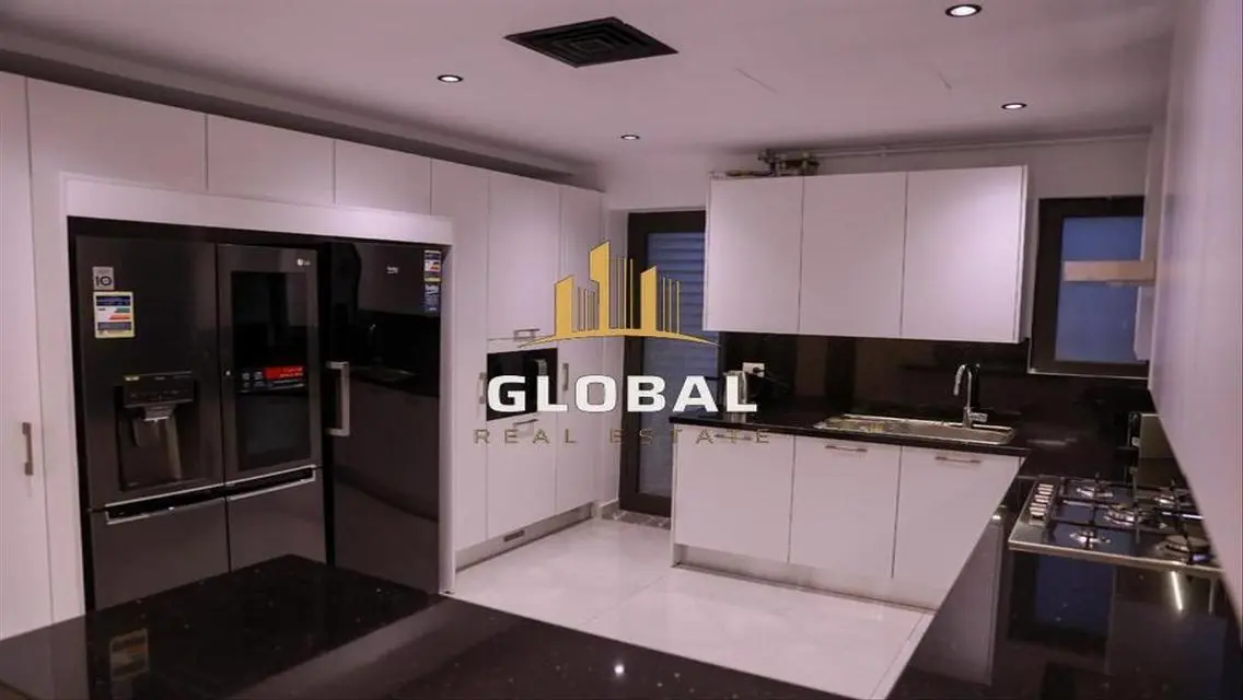 Stunning Lakeview Apartment for Sale at an Attractive Price
