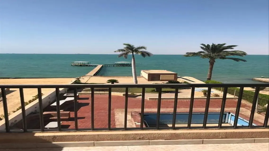 فيلا فاخرة بمسبح خاص وحديقة واسعة