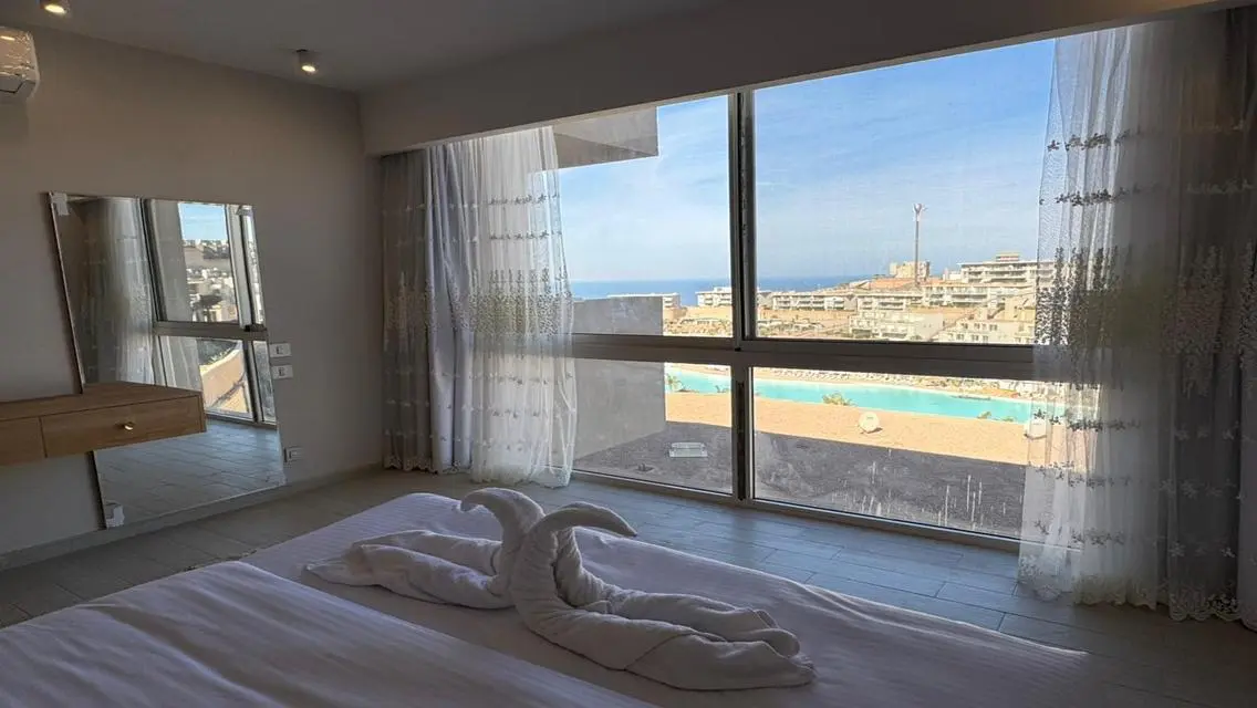 شاليه مطل علي البحر والجبل فالمونت جلاله - السخنه