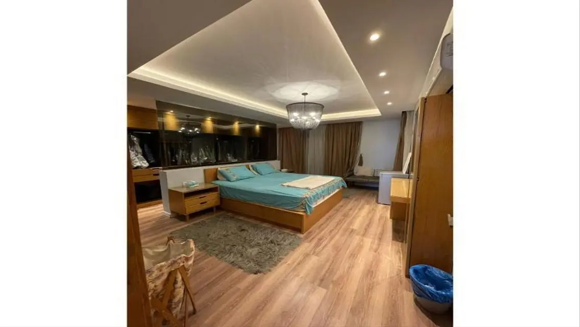 شقه للبيع متشطبه في تاج سلطان مساحه 220 متر