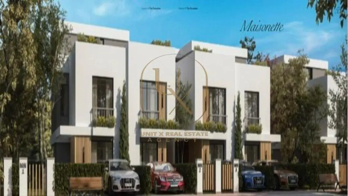 Town housr for sale in Lugar over 10 Y Installment
