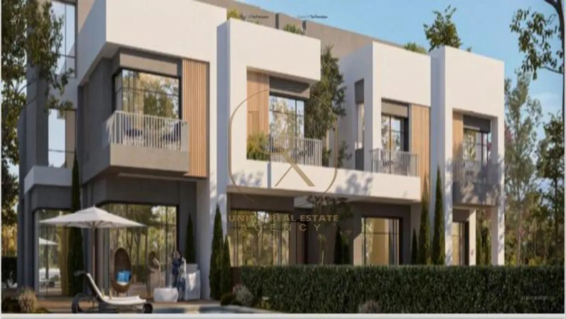 Town housr for sale in Lugar over 10 Y Installment