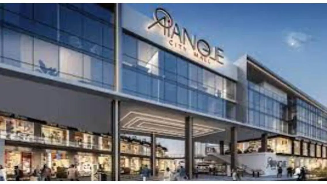 Ground floor shop with a facade, 15% discount