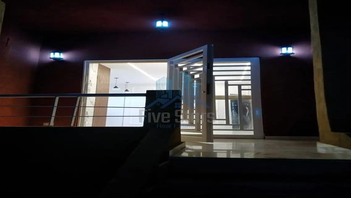 شقه ارضي بجاردن _للبيع بسعر مميز تشطيب سوبر لوكس!!