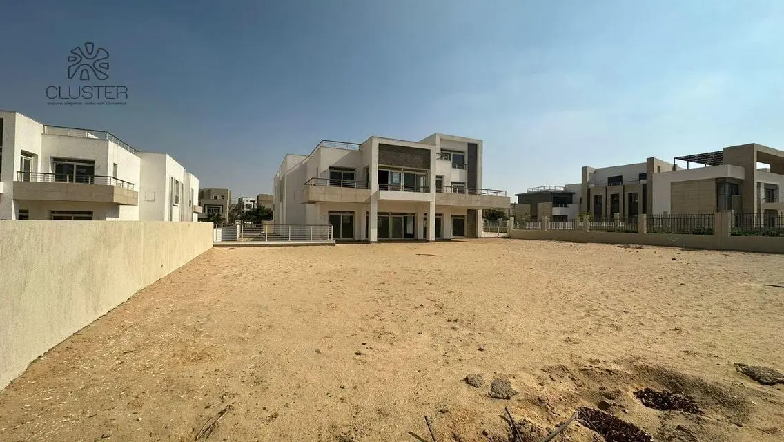 فيلا مستقلة على البحيرة للبيع في كايروفستيفال سيتي
