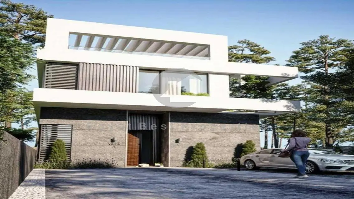 LAST VILLA IN THE CREST WITH A VERY PRIME LOCATION