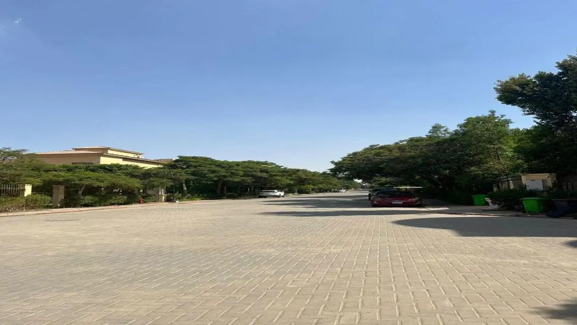 Villa in very prime location in Tara Compound.