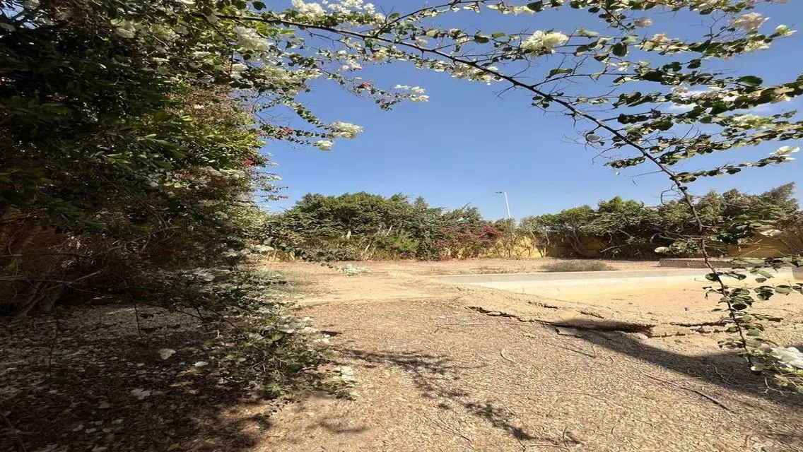 Villa in very prime location in Tara Compound.