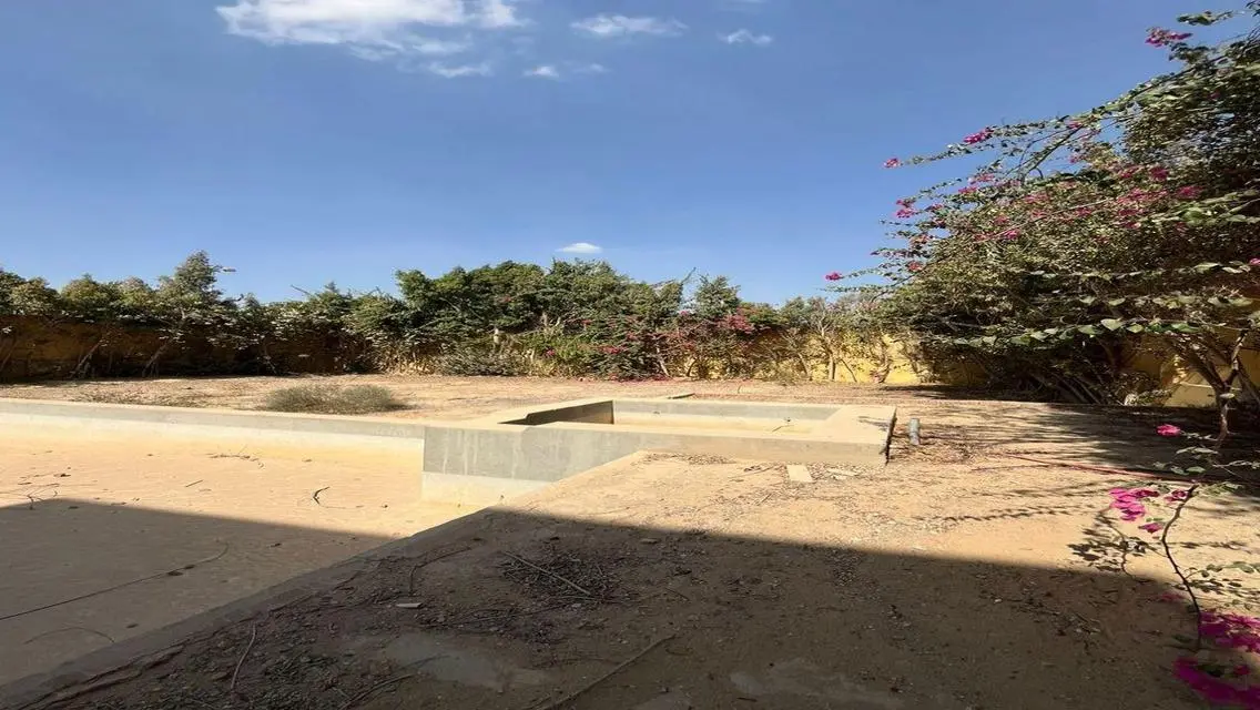 Villa in very prime location in Tara Compound.