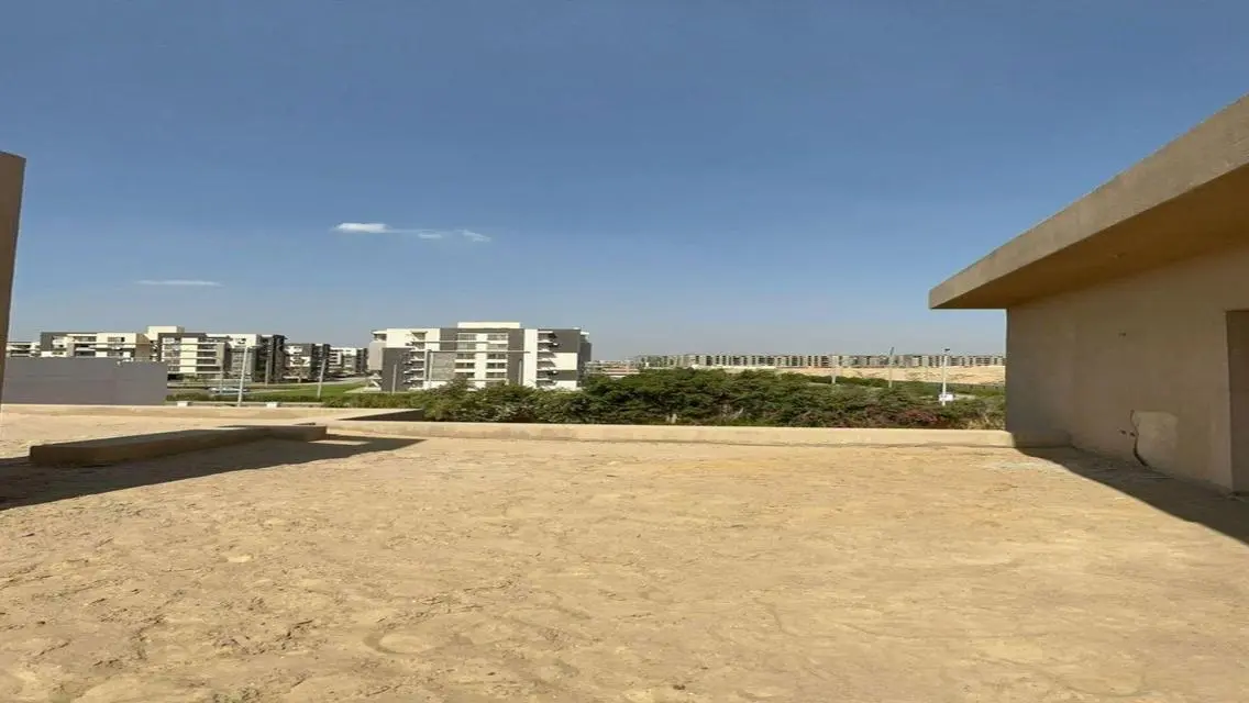 Villa in very prime location in Tara Compound.