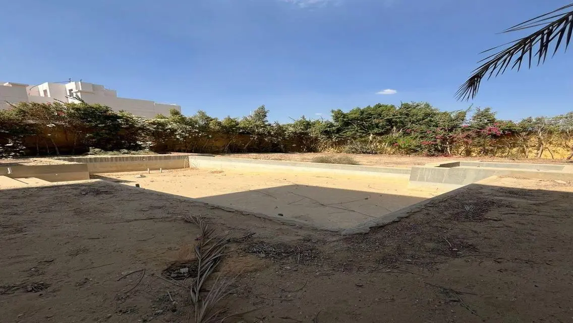 Villa in very prime location in Tara Compound.