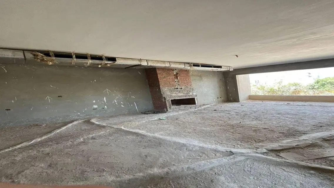 Villa in very prime location in Tara Compound.