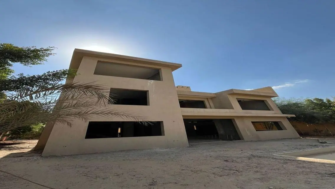 Villa in very prime location in Tara Compound.