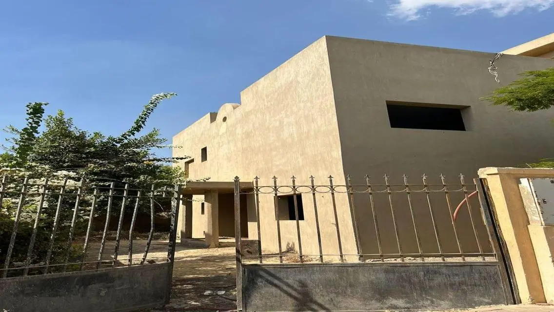 Villa in very prime location in Tara Compound.
