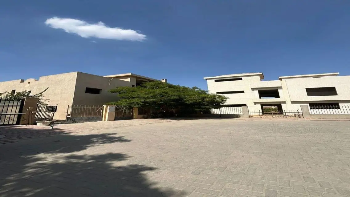 Villa in very prime location in Tara Compound.