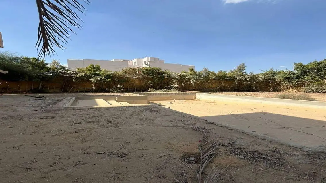 Villa in very prime location in Tara Compound.