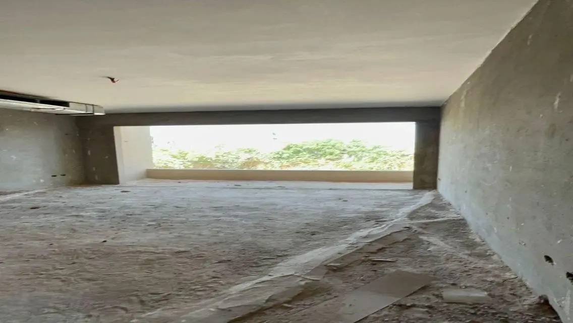 Villa in very prime location in Tara Compound.